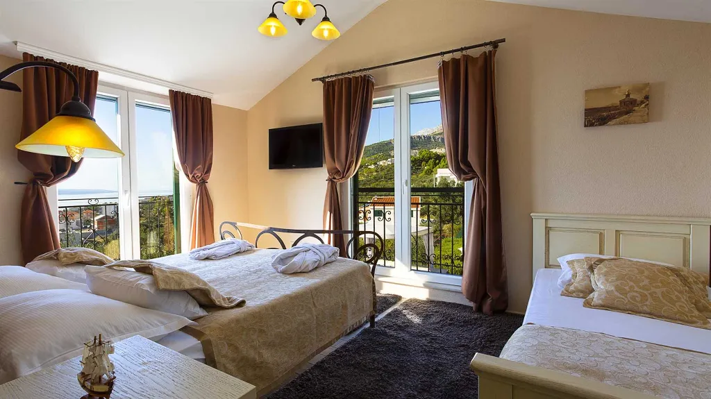 Villa in Makarska for up to 5 with Sauna & Jacuzzi