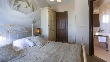 Villa in Makarska for up to 5 with Sauna & Jacuzzi