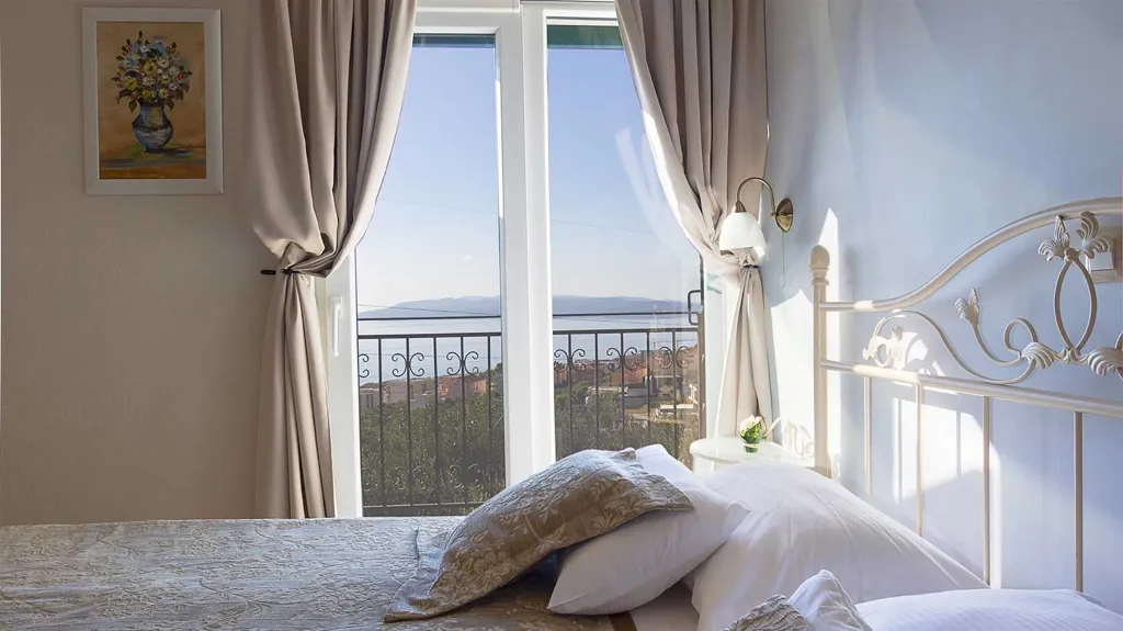 Villa in Makarska for up to 5 with Sauna & Jacuzzi