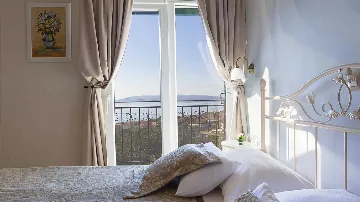 Villa in Makarska for up to 5 with Sauna & Jacuzzi