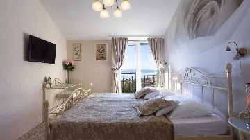 Villa in Makarska for up to 5 with Sauna & Jacuzzi