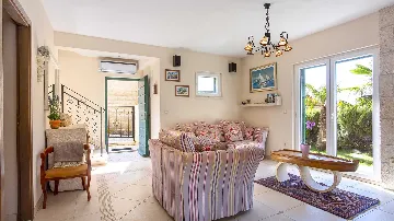 Villa in Makarska for up to 5 with Sauna & Jacuzzi