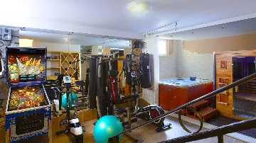 Villa in Makarska for up to 5 with Sauna & Jacuzzi