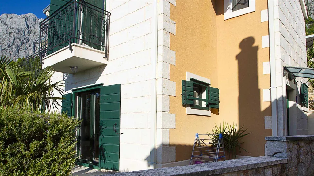 Villa in Makarska for up to 5 with Sauna & Jacuzzi