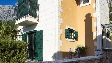 Villa in Makarska for up to 5 with Sauna & Jacuzzi