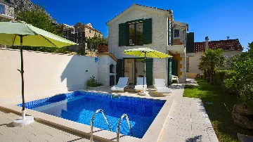 Villa in Makarska for up to 5 with Sauna & Jacuzzi