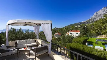 Villa in Makarska for up to 5 with Sauna & Jacuzzi