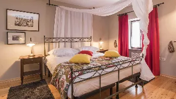 Villa with Views in Merišće for 10 Guests