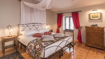 Villa with Views in Merišće for 10 Guests