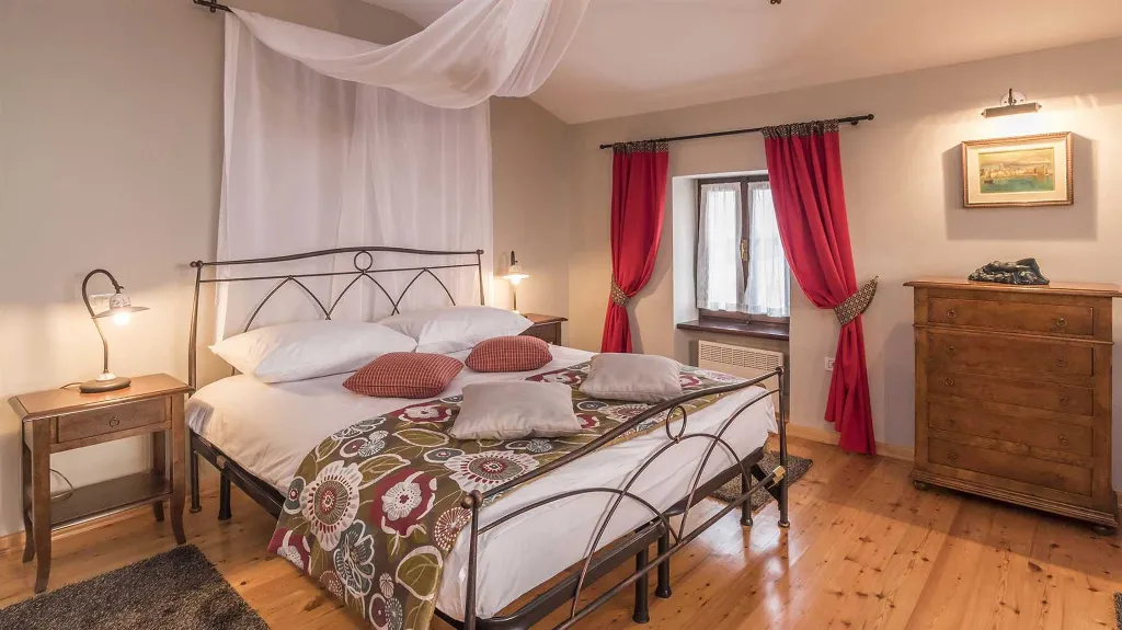 Villa with Views in Merišće for 10 Guests