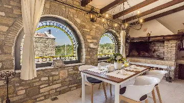 Villa with Views in Merišće for 10 Guests