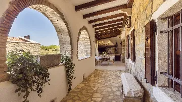 Villa with Views in Merišće for 10 Guests