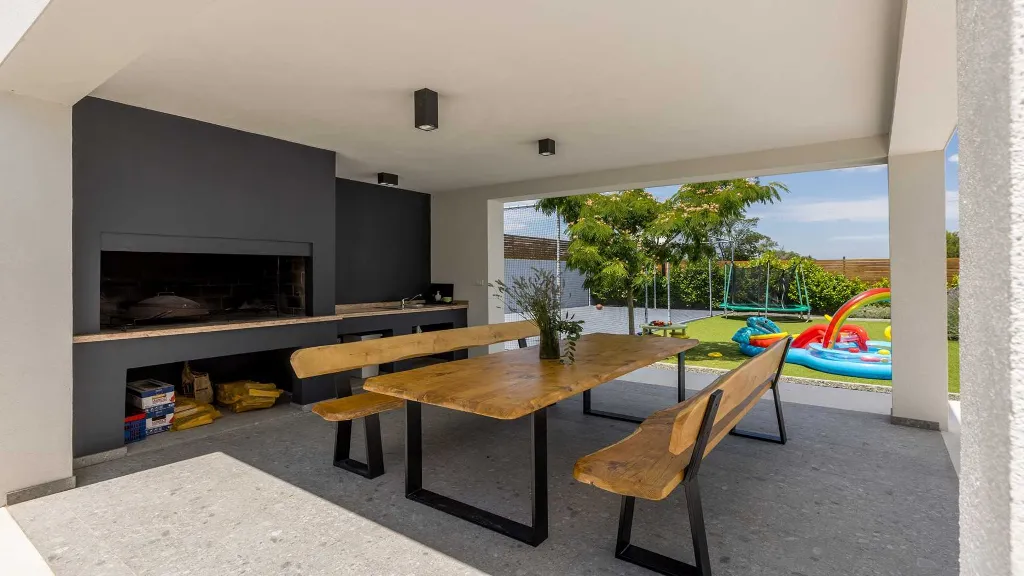 4-Bedroom Villa in Zaton, Croatia (Sleeps 10)