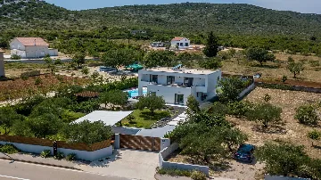4-Bedroom Villa in Zaton, Croatia (Sleeps 10)