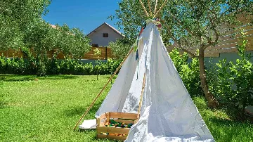 4-Bedroom Villa in Zaton, Croatia (Sleeps 10)