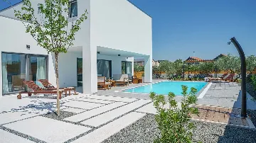 4-Bedroom Villa in Zaton, Croatia (Sleeps 10)