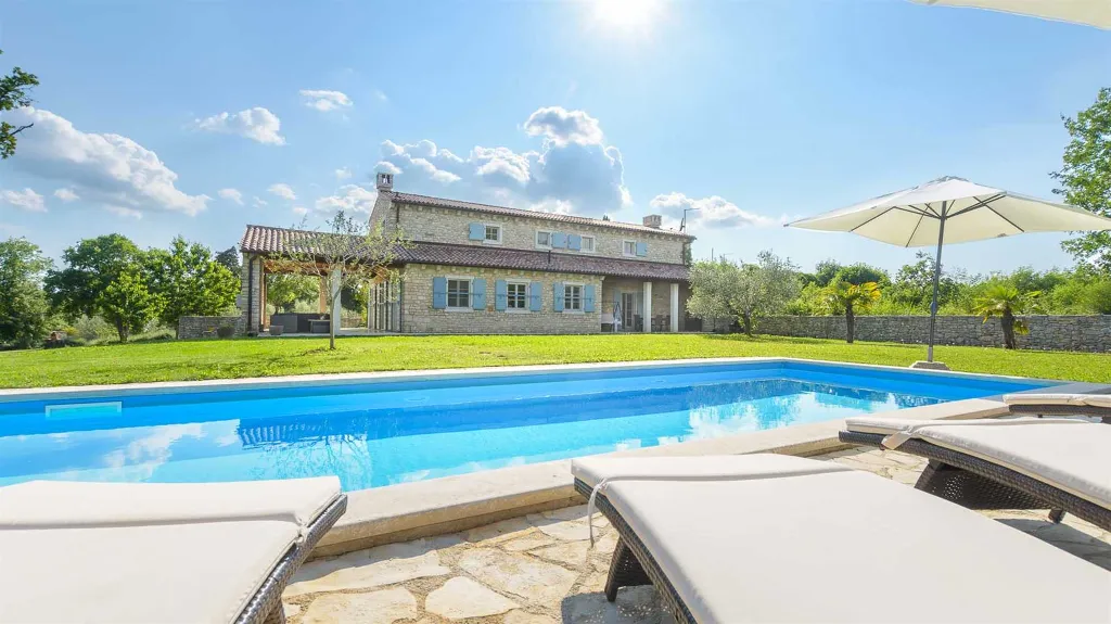 Stone Villa with Pool in Marčana for up to 8