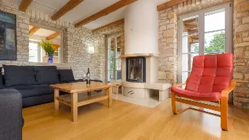 Stone Villa with Pool in Marčana for up to 8