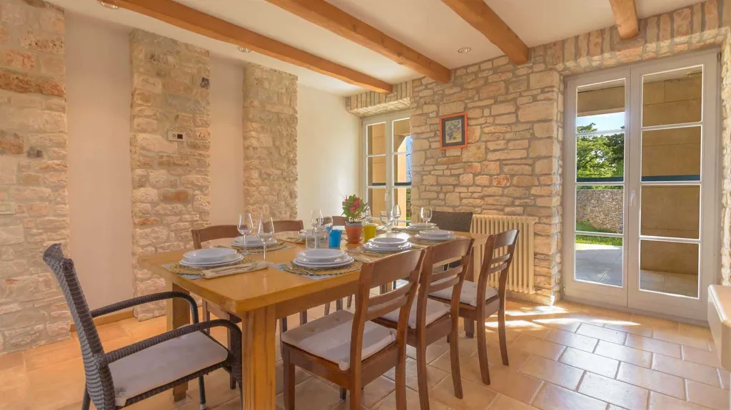 Stone Villa with Pool in Marčana for up to 8