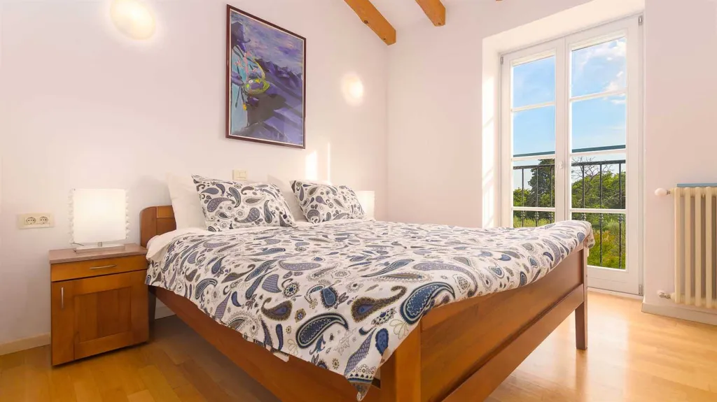 Stone Villa with Pool in Marčana for up to 8