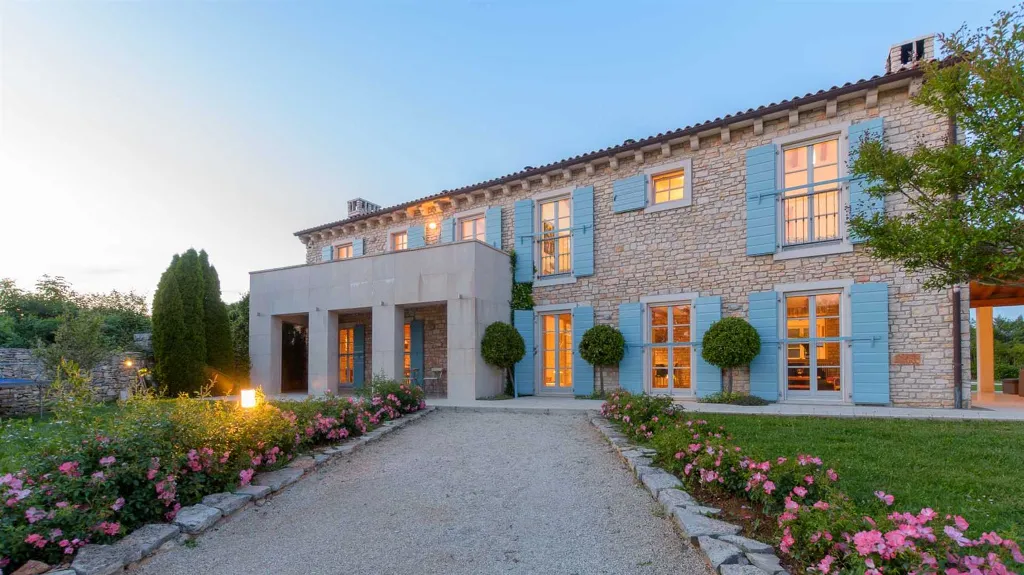 Stone Villa with Pool in Marčana for up to 8