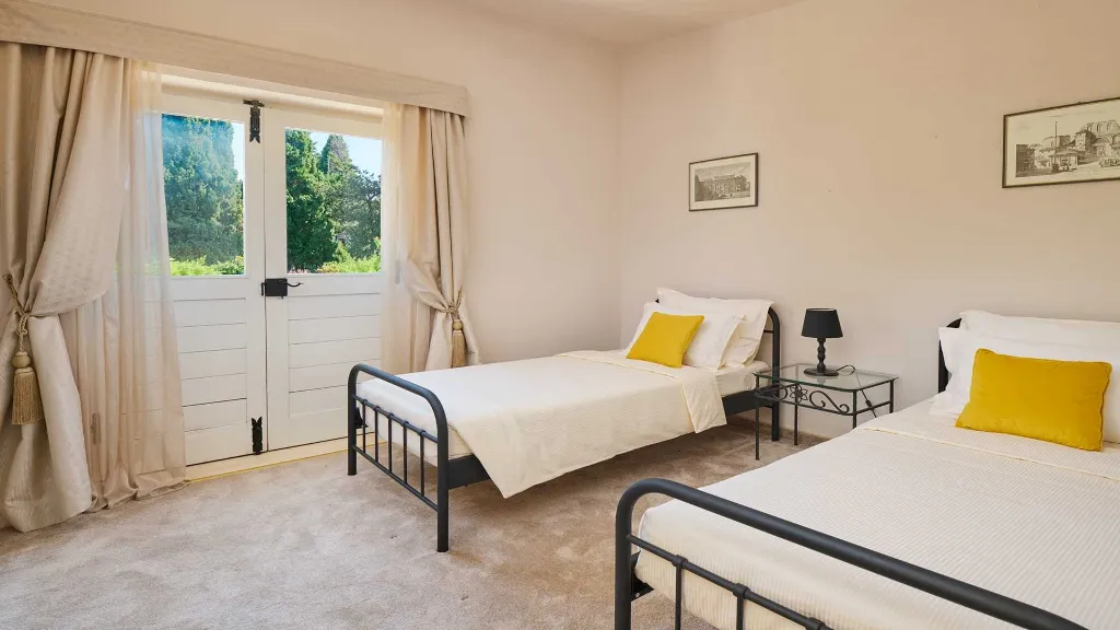 Beachfront Villa with Pool in Supetar (Sleeps 12)