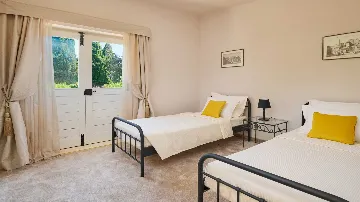 Beachfront Villa with Pool in Supetar (Sleeps 12)