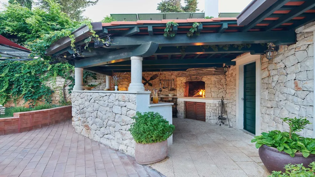 Beachfront Villa with Pool in Supetar (Sleeps 12)
