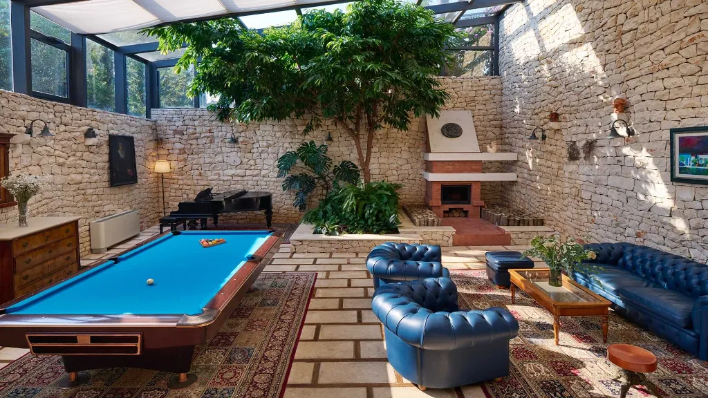 Beachfront Villa with Pool in Supetar (Sleeps 12)
