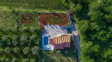 Family 3-Bedroom Villa with Private Pool in Buroli