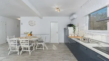 Family 3-Bedroom Villa with Private Pool in Buroli