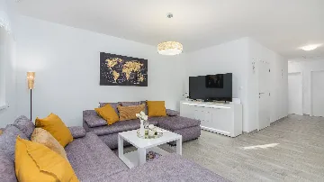 Family 3-Bedroom Villa with Private Pool in Buroli