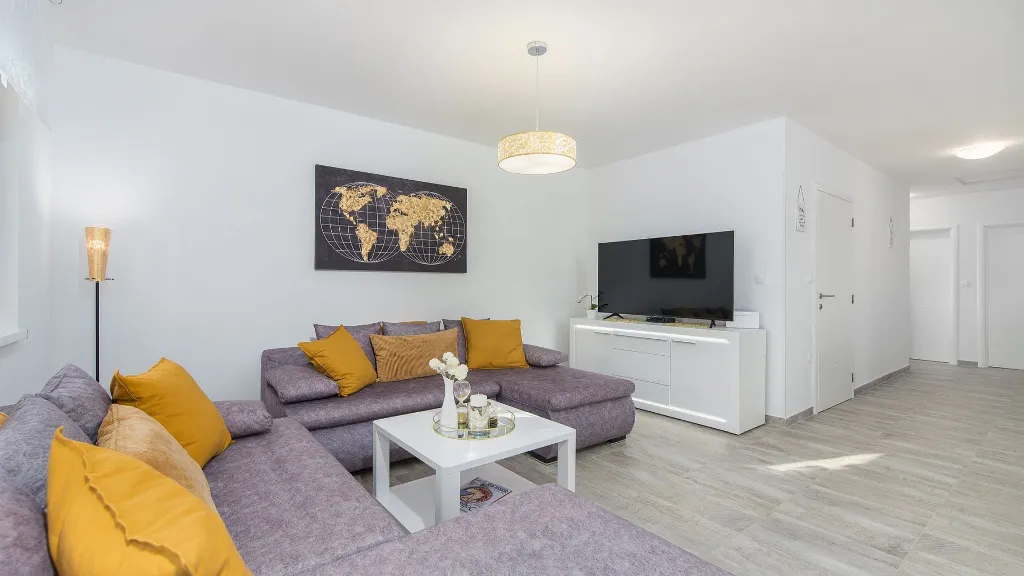 Family 3-Bedroom Villa with Private Pool in Buroli