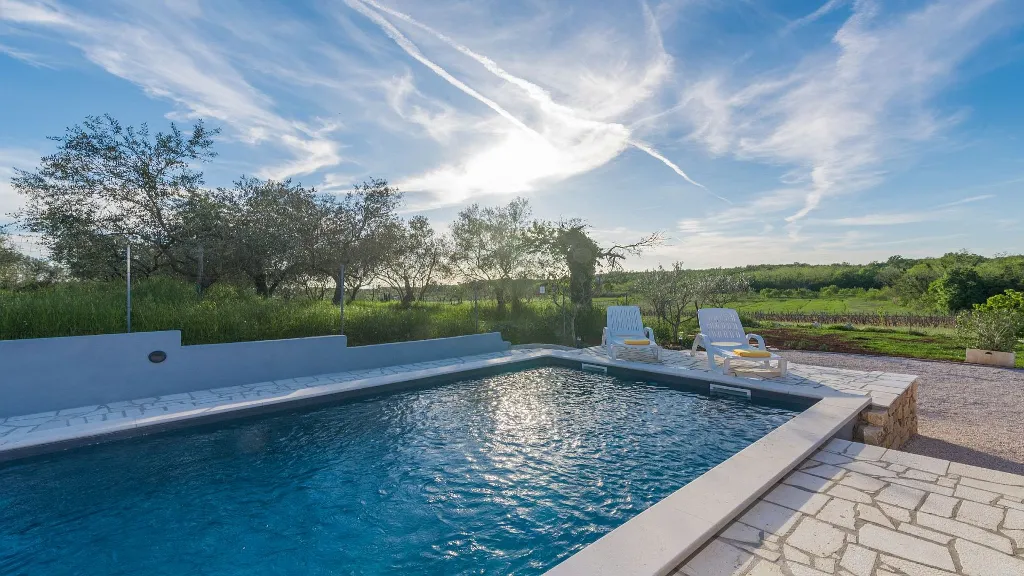 Family 3-Bedroom Villa with Private Pool in Buroli