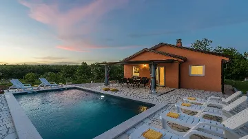 Family 3-Bedroom Villa with Private Pool in Buroli