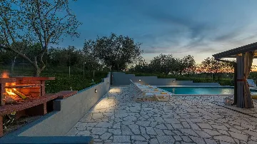 Family 3-Bedroom Villa with Private Pool in Buroli