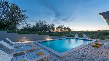 Family 3-Bedroom Villa with Private Pool in Buroli