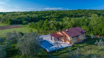 Family 3-Bedroom Villa with Private Pool in Buroli