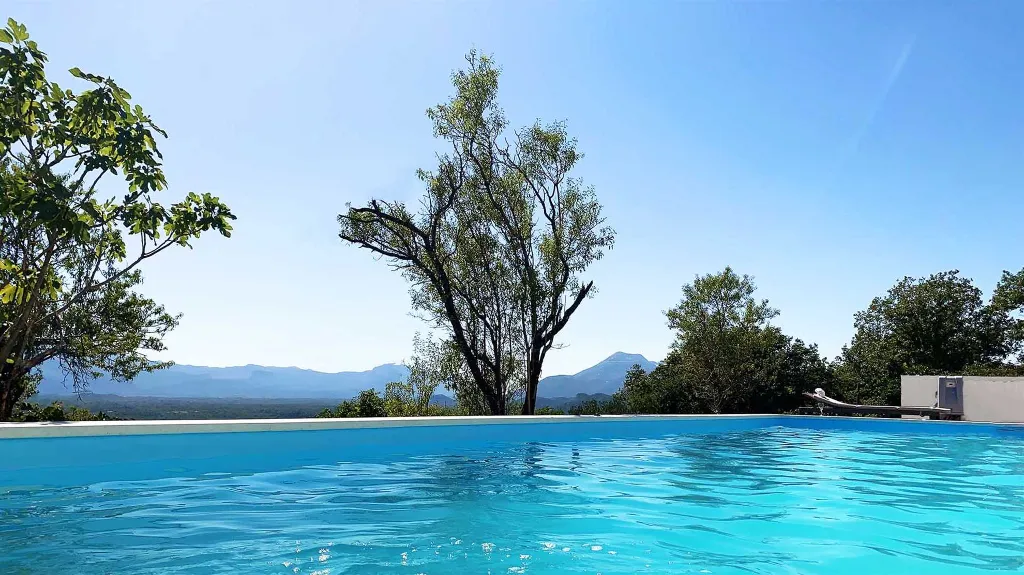 Katuni 4-Bedroom Villa with Swimming Pool