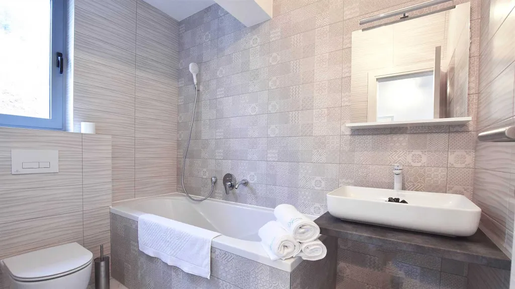 Katuni 4-Bedroom Villa with Swimming Pool