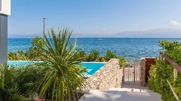 Modern Poolside Villa in Sutivan for Up to 8