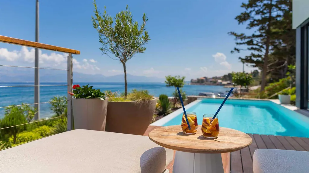 Modern Poolside Villa in Sutivan for Up to 8
