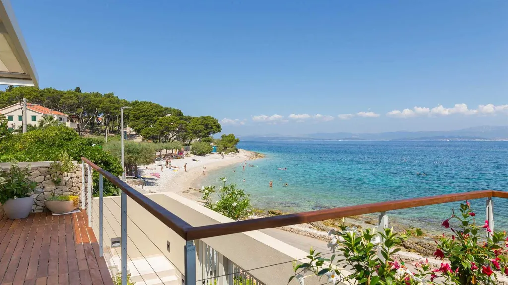Modern Poolside Villa in Sutivan for Up to 8