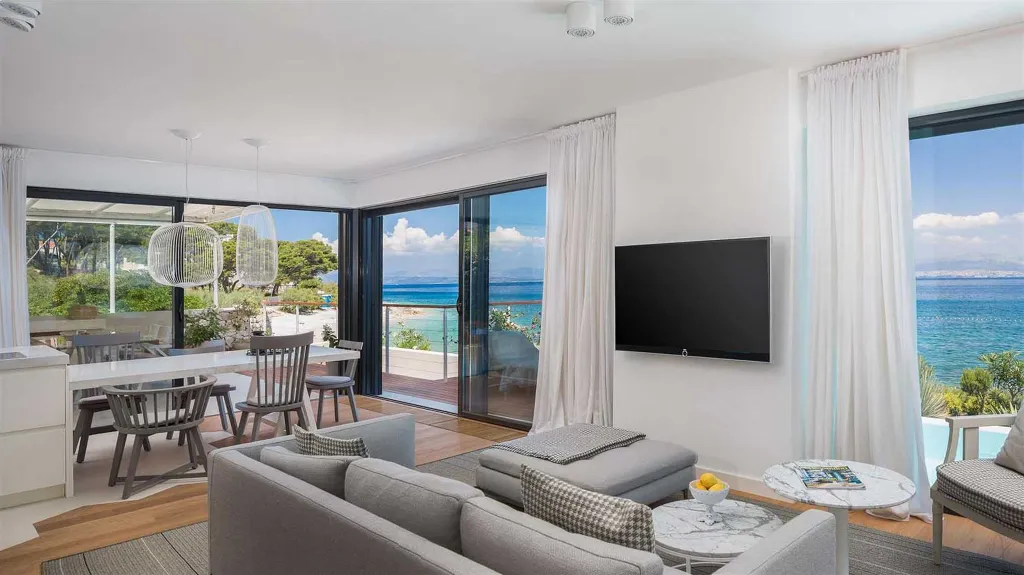 Modern Poolside Villa in Sutivan for Up to 8