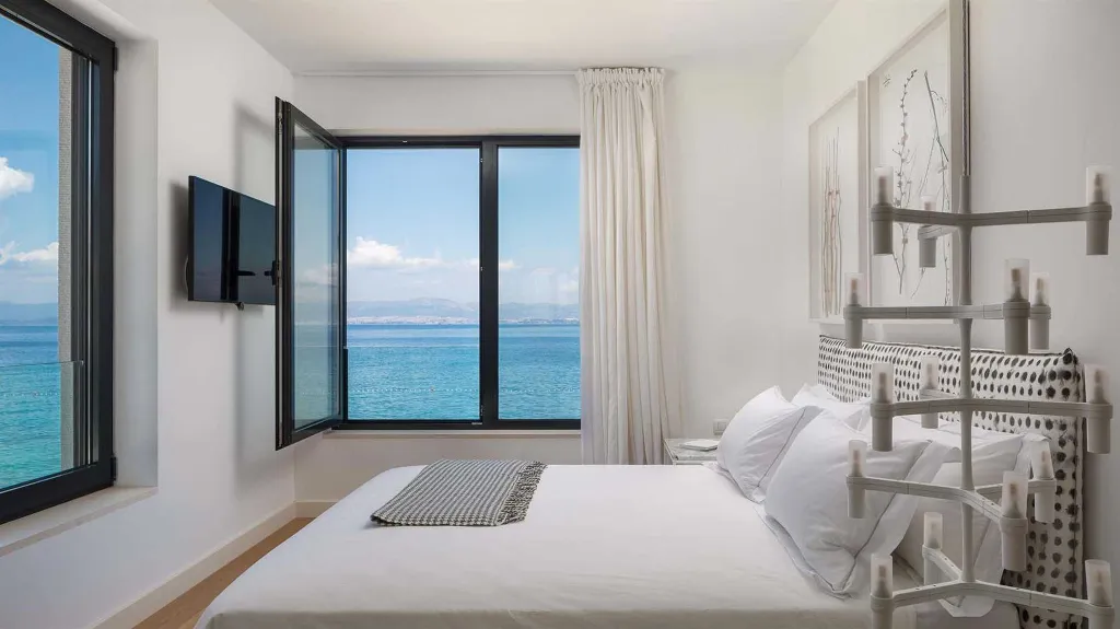 Modern Poolside Villa in Sutivan for Up to 8