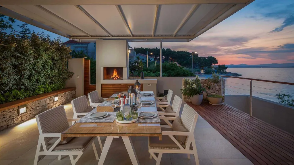 Modern Poolside Villa in Sutivan for Up to 8