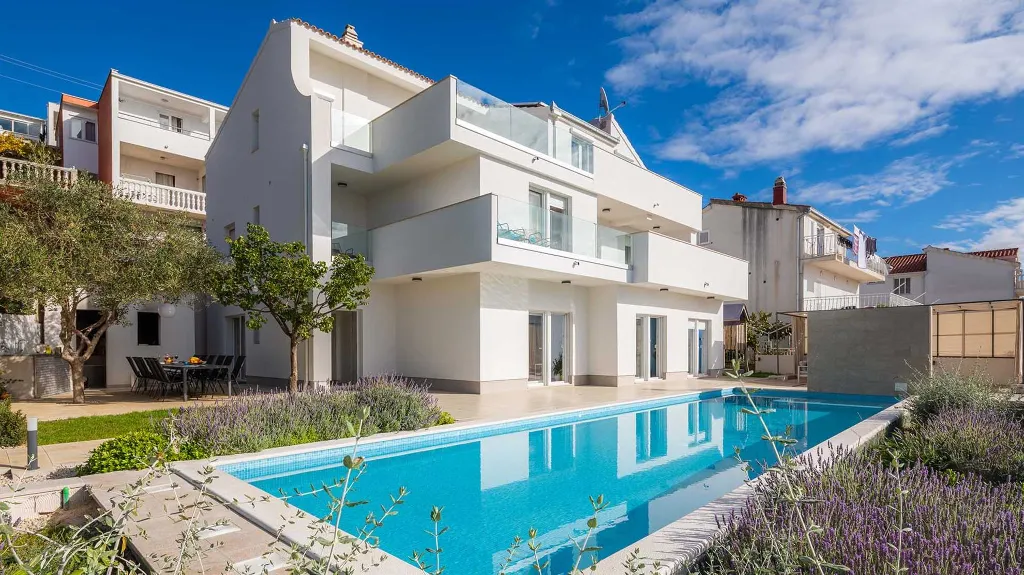 Podstrana Villa with Pool and 9 Bedrooms