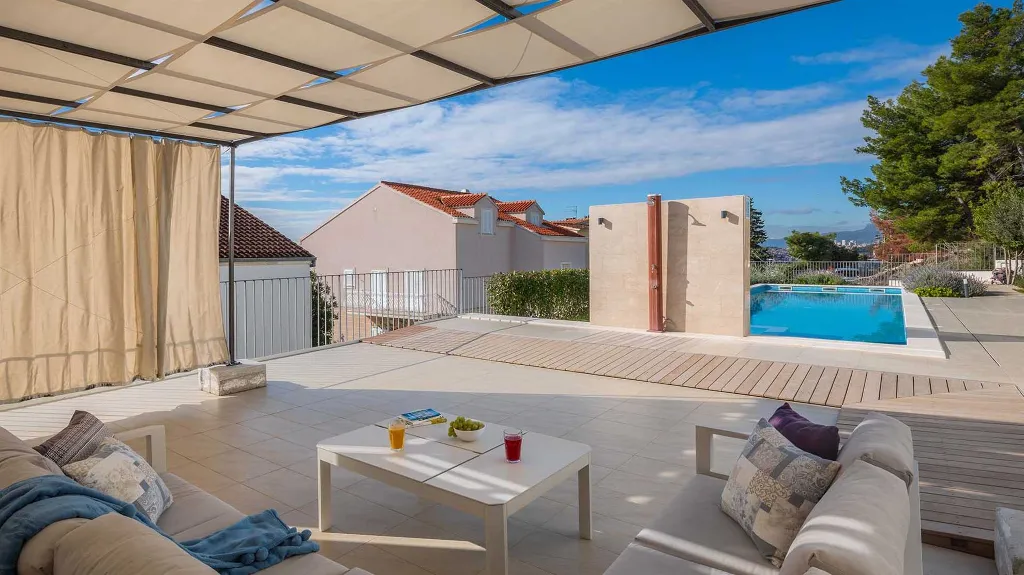 Podstrana Villa with Pool and 9 Bedrooms