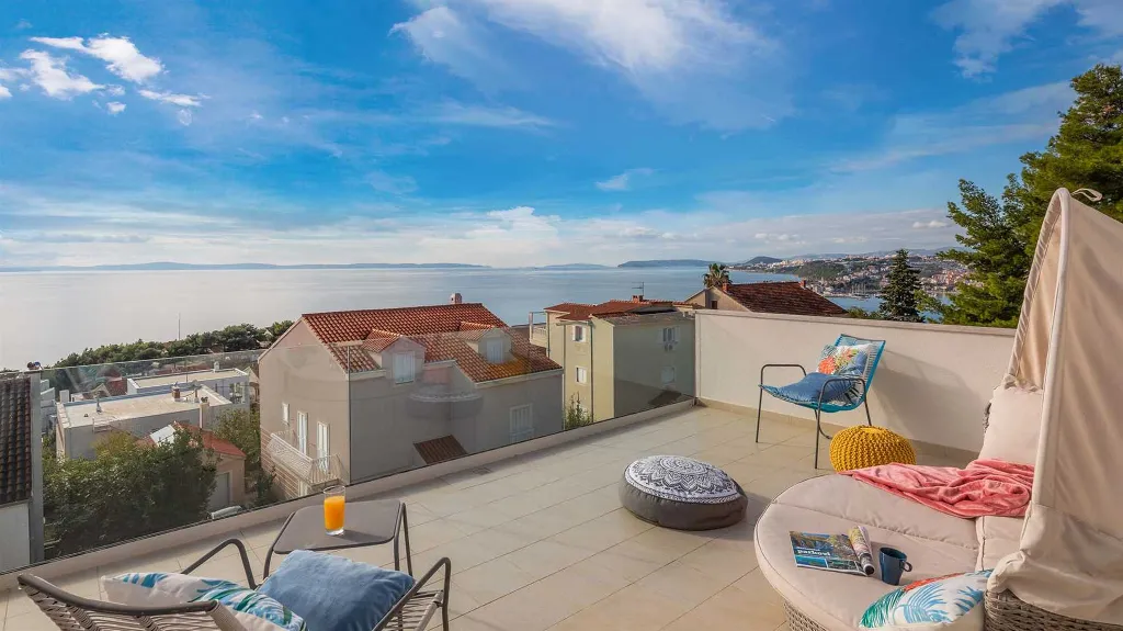 Podstrana Villa with Pool and 9 Bedrooms