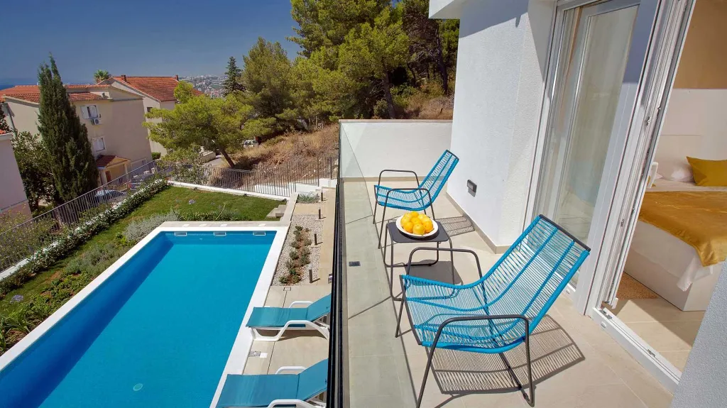 Podstrana Villa with Pool and 9 Bedrooms